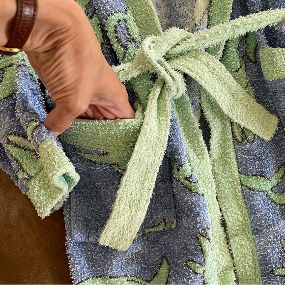 Kids Shark Print Hooded Robe - Blue and Green Dolphins with Pockets Size 6 - Picture 7 of 12